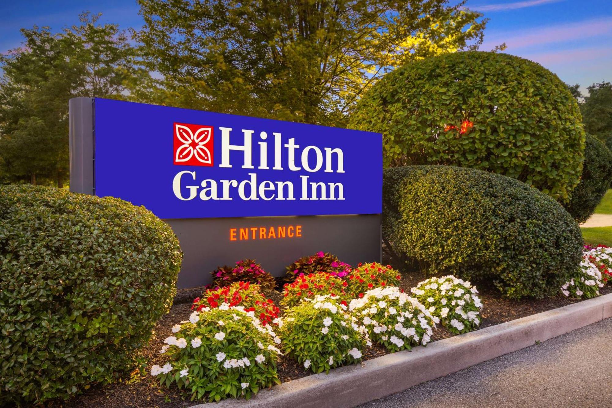 Hilton Garden Inn Danbury Exterior photo